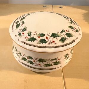 Royal Limited White Ceramic DishWith Lid